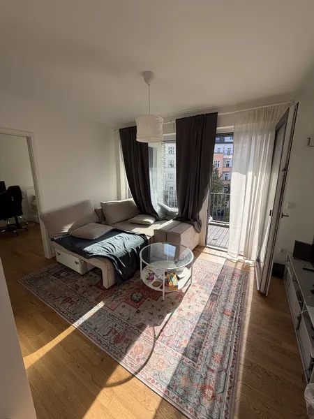 SHORT PERIOD… December bis March ..2-Zimmer-Wohnung mit Balkon in Friedrichshain — photo 1